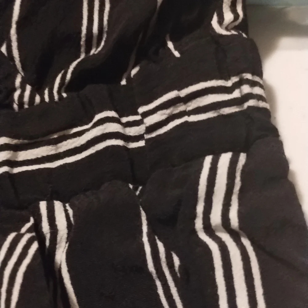 LOFT | Petite Striped Flutter Sleeve stripe with two sides pockets Romper Size S - Picture 14 of 14